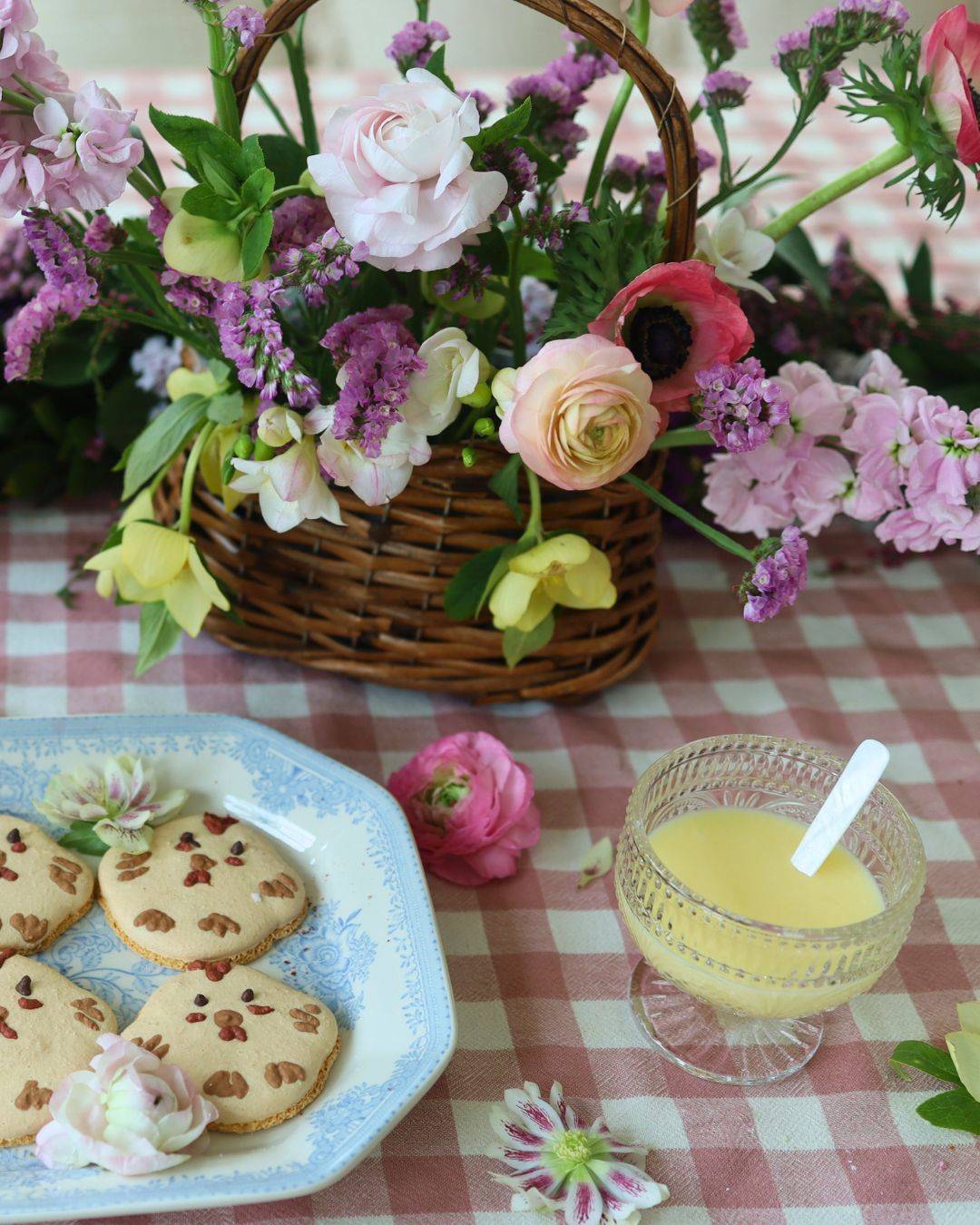 Lemon Hatchling: Lemon Macarons