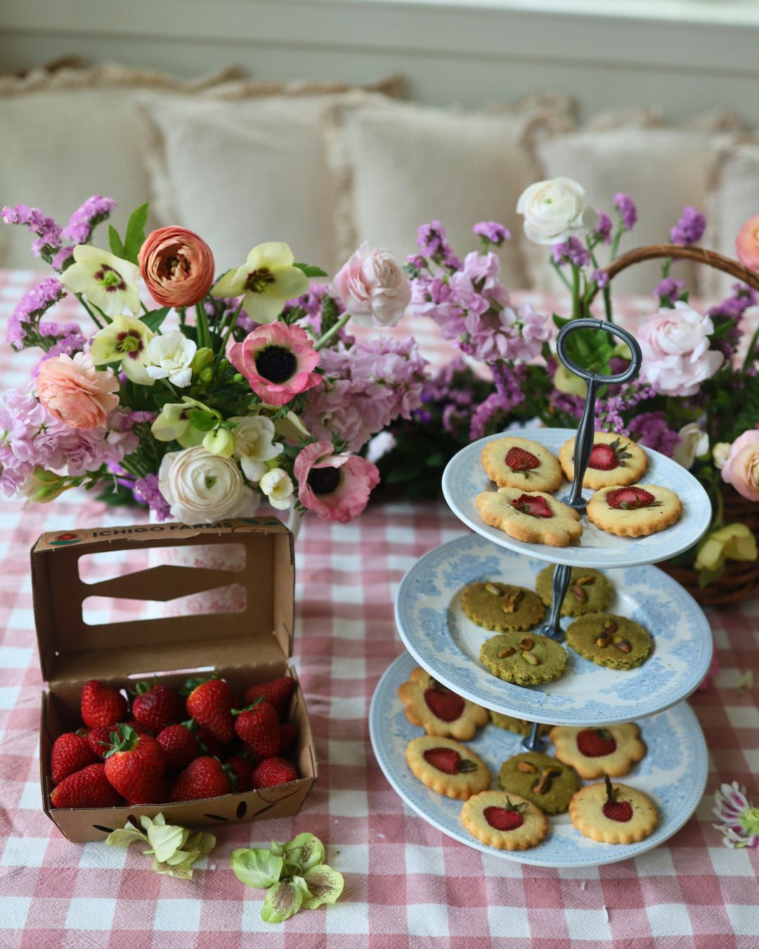 Berry Burrow: Japanese Strawberry Cookies