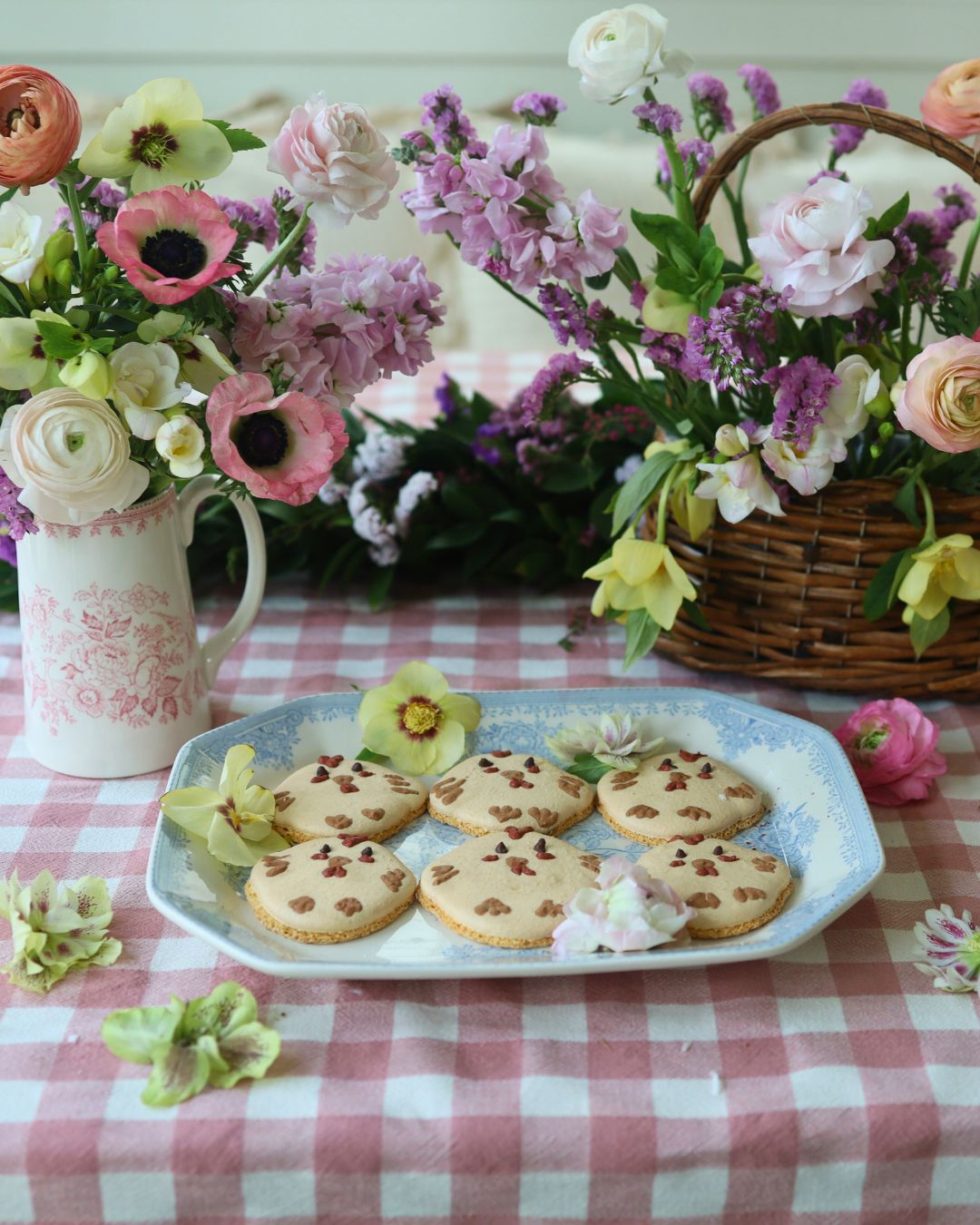 Lemon Hatchling: Lemon Macarons